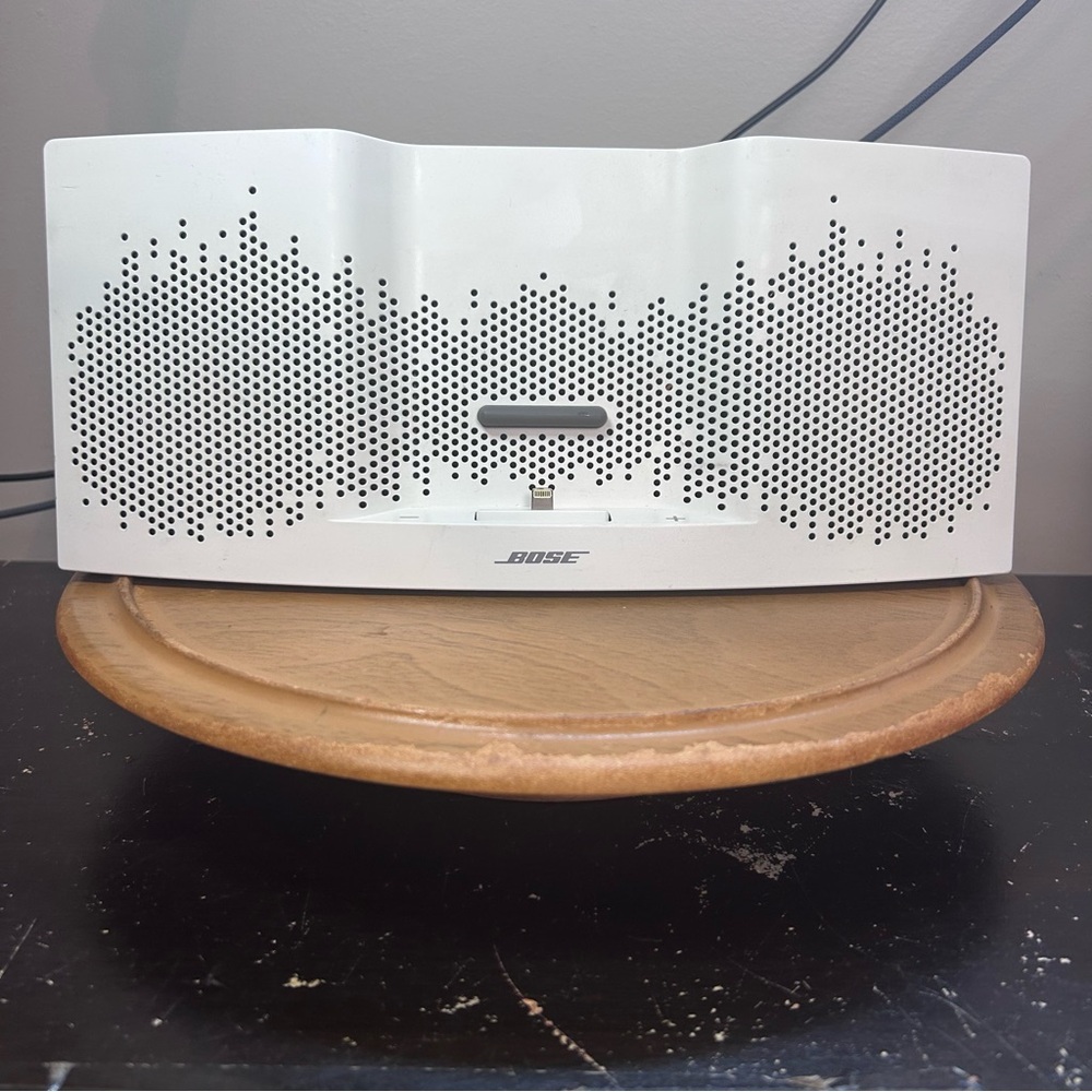 Bose SoundDock XT Speaker White Gray Model 415209‎ No Power Adapter UNTESTED